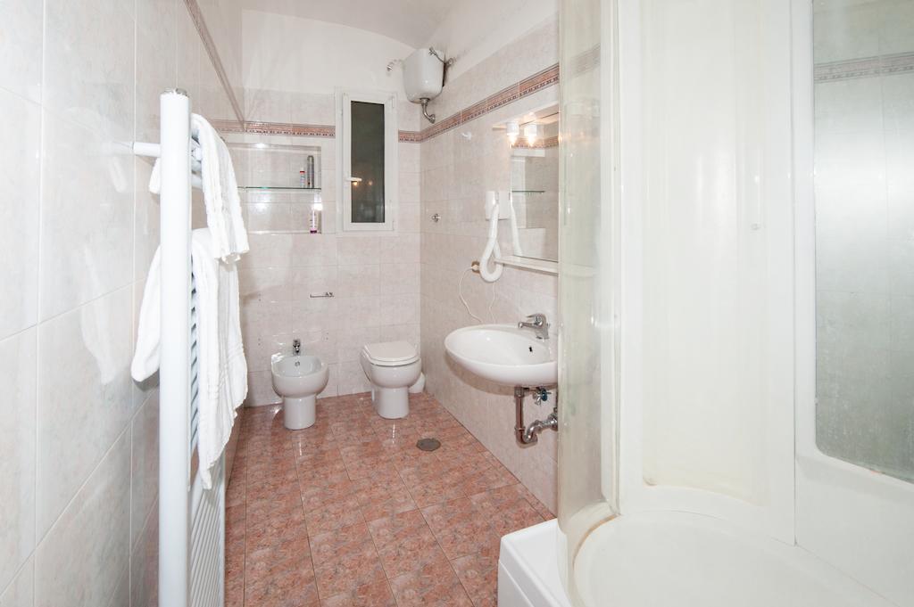 Trinity Guest House Roma Ngoại thất bức ảnh